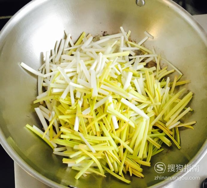 如何做蒜黄好吃？肉丝炒蒜黄的家常做法