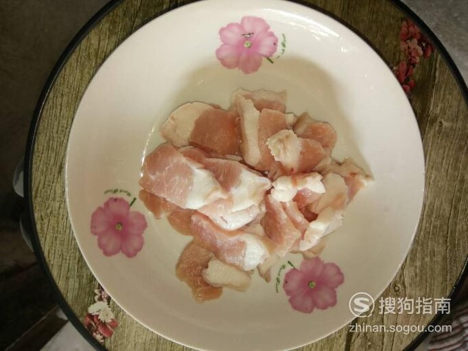 洋葱香菇蒜苗炒五花肉