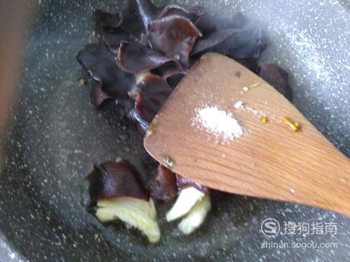 木耳兰豆炒肉丝