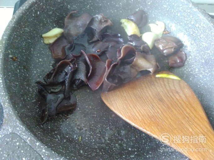 木耳兰豆炒肉丝